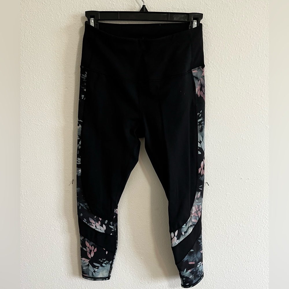 Women’s Sketchers Black Leggings with Floral Accents on sides